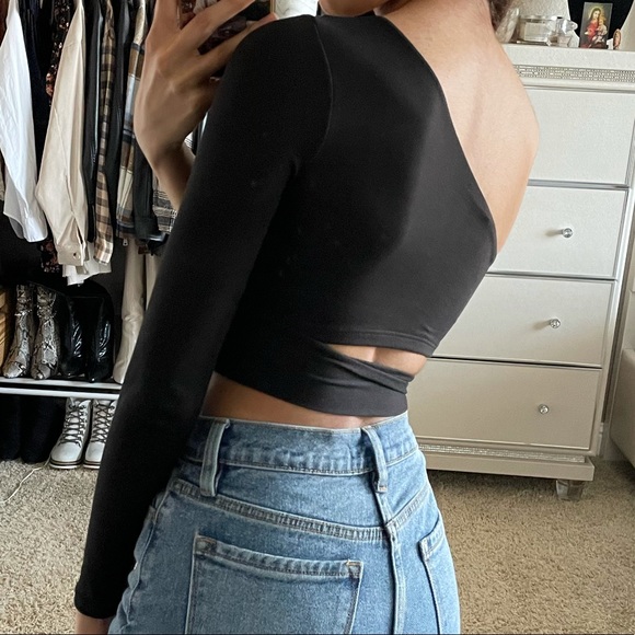 Cut Out Top - Picture 5 of 6